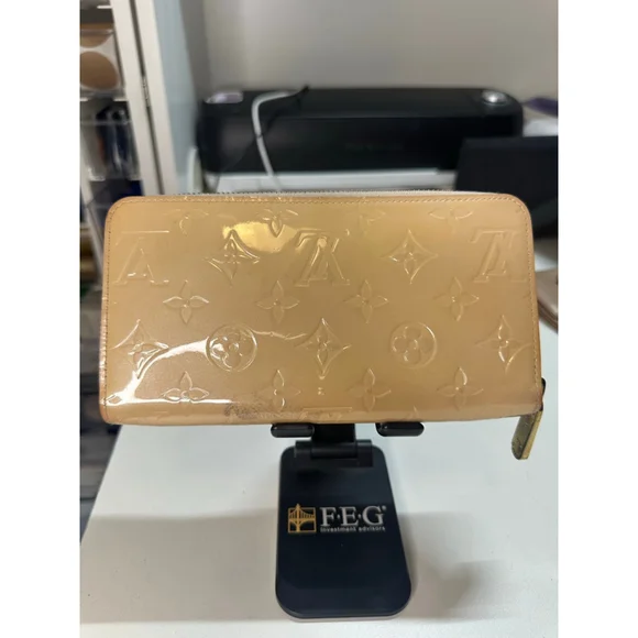 Women's Louis Vuitton Wallet Beige - Picture 2 of 9